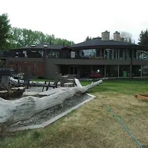 Roundhouse Grotto Bed & Breakfast