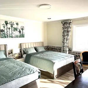 Master Bedroom With Two Queen Sized Bed Bed & Breakfast Richmond