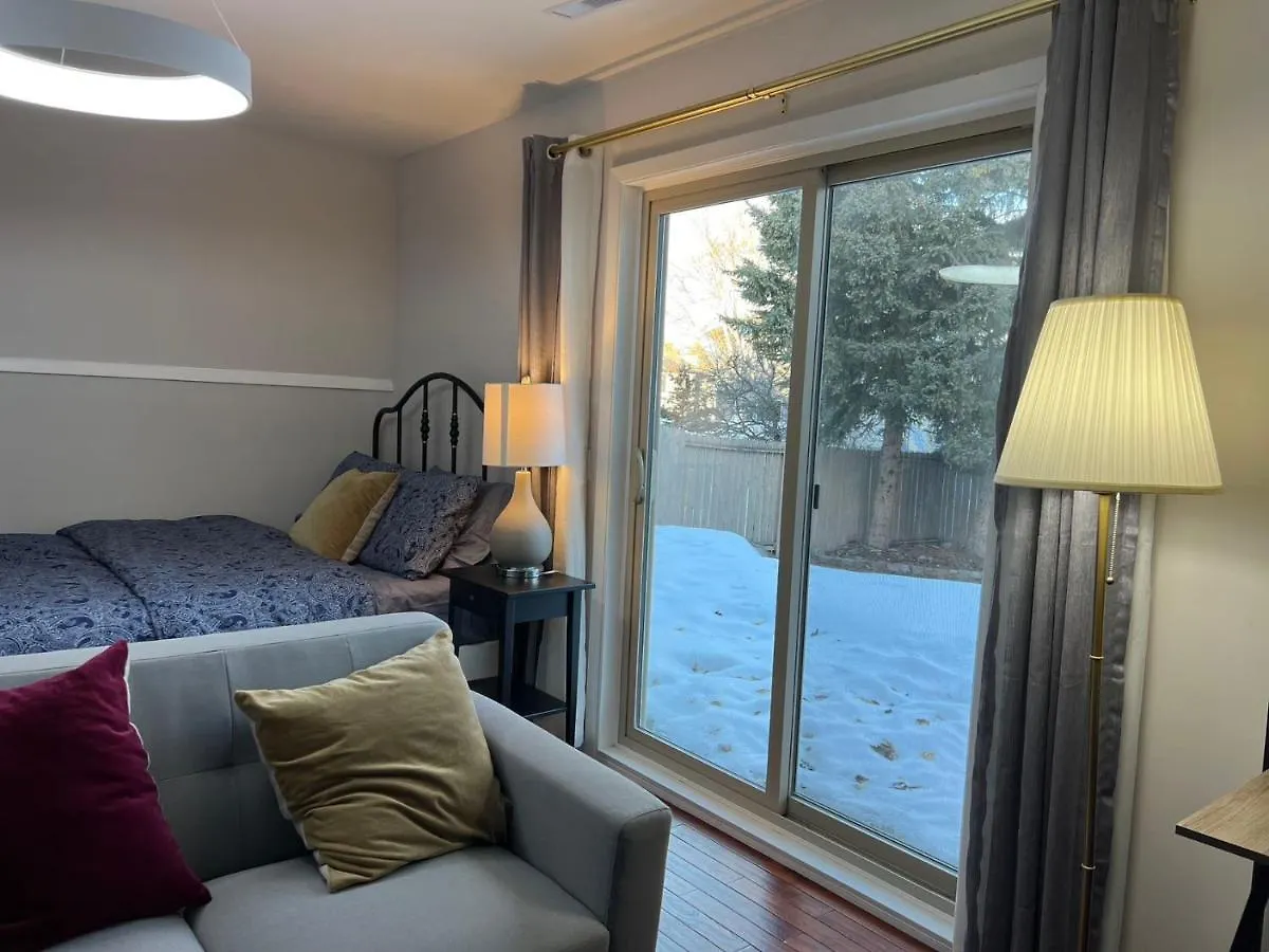 Lily Room Near Golf And Banff Costco Newly Renovated Queen Size Bed Single Bathroom Sofa Tv Calgary Guest house