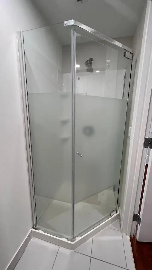 Lily Room Near Golf And Banff Costco Newly Renovated Queen Size Bed Single Bathroom Sofa Tv Calgary Guest house