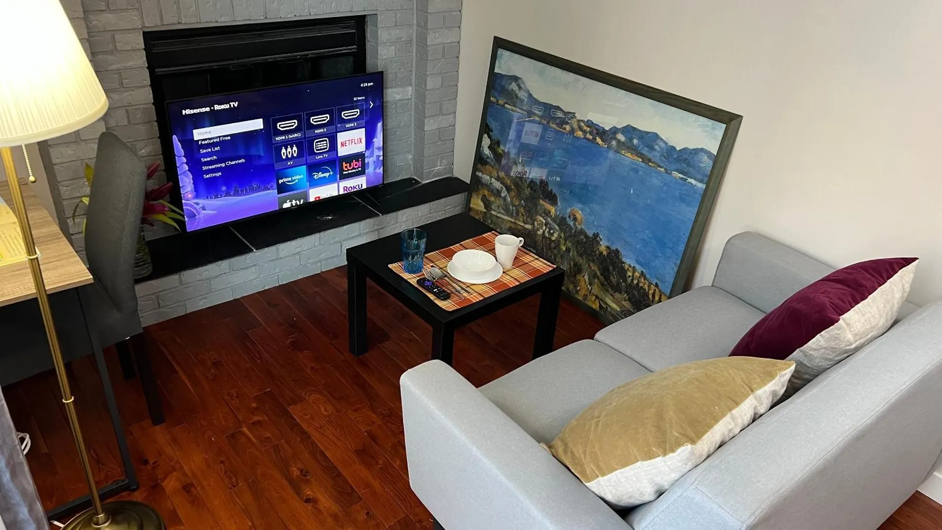 Lily Room Near Golf And Banff Costco Newly Renovated Queen Size Bed Single Bathroom Sofa Tv Calgary Canada
